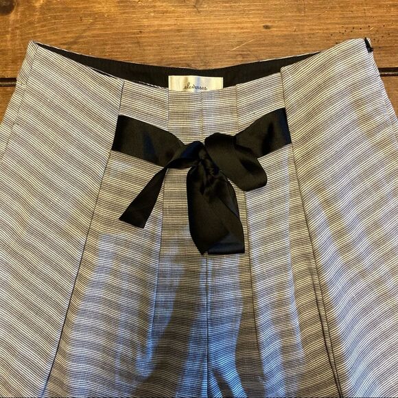 Anthropologie Elevenses Shorts Seaside White Gray Striped Size 4 small Bow - Picture 5 of 12